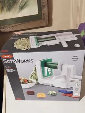 OXO SoftWorks White & Green Spiralizer - Vegetable Spiral Cutter NIB.